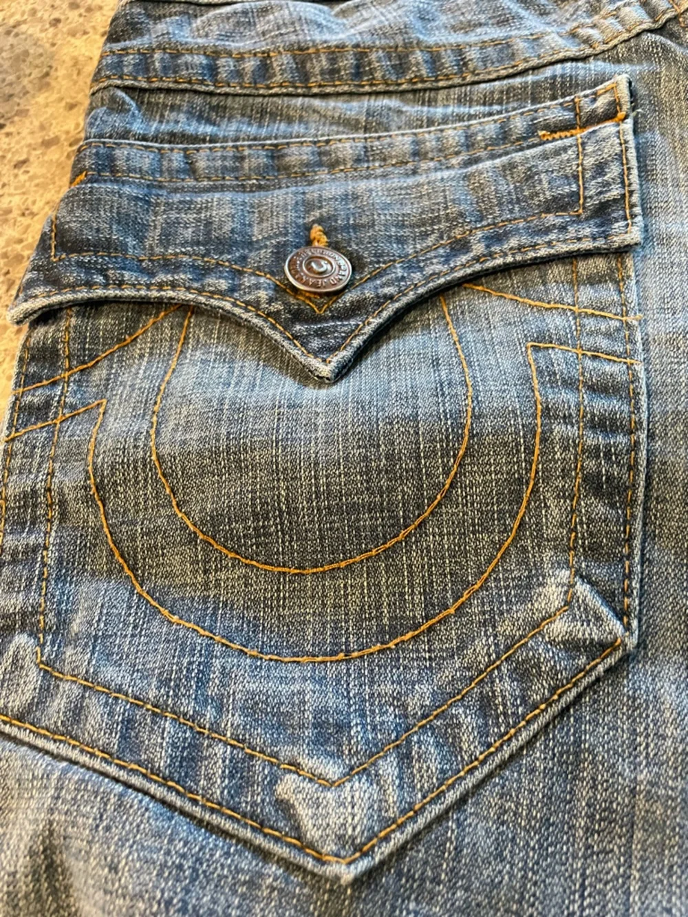 Vintage True Religion World Tour RICKY Medium wash slightly distressed jeans 34